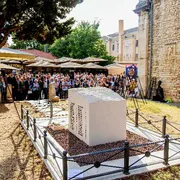 Il cippo con i nomi delle vittime della strage di Vergarolla, a Pola