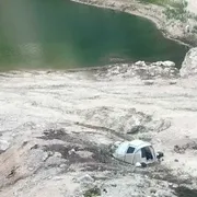 I campeggatiori sul greto del lago Fedaia in secca