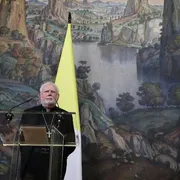 L’arcivescovo Gallagher e il ministro degli Esteri russo Lavrov alla riunione congiunta con la stampa dopo i colloqui a Mosca / ANSA