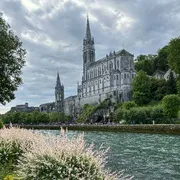 «Il Papa a Lourdes sarà tra i pellegrini con le fiaccole»