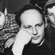 La targa su don Lorenzo Milani "anticomunista" non c'è più: la frase mai detta e l'ultimo caso