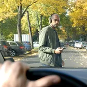 Patente a 17 anni e cellulare vietato ai pedoni: ecco come cambierà il Codice della Strada