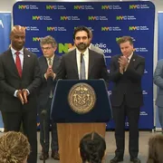 New York, stop all’IA a scuola per un anno: coinvolti 600mila studenti
