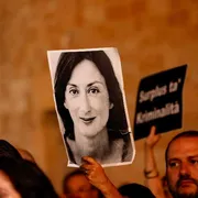 Caruana Galizia, l'assoluzione del magnate accusato e la bufera politica: cosa succede a Malta
