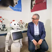 Robot umanoidi in ospedale: cosa possono fare (e cosa fanno già), tra bambini e sale operatorie