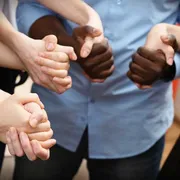 Ascoltare, accogliere, educare all’amore: le diocesi raccontano le buone prassi per le
persone lgbt