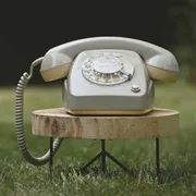 Un telefono senza fili per ricucire le ferite del lutto