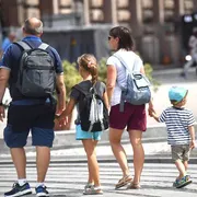 Una famiglia in giro per la città