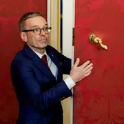 Il partito austriaco che per Afd è diventato un “modello”: «Ora la Fpö ci insegni a governare»
