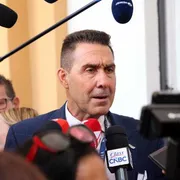 Vannacci perde pezzi e corteggia Meloni: tutti i movimenti dentro Futuro Nazionale