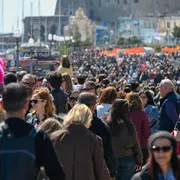 Napoli prova a mettere le sue regole sugli affitti brevi: ai turisti non più del 30% degli spazi