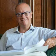 La grammatica e la poesia prima dell'IA: la ricetta per la scuola spiegata dal ministro Valditara
