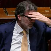 Manovra, si lavora a sconti Irpef ai giovani e pensione a 64 anni