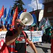 Cerreto d'Esi si solleva contro gli esuberi annunciati da Electrolux: «No alle chiusure»
