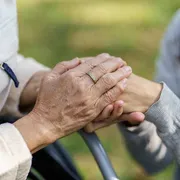 Il bollo e le necessità sociali che meritano davvero l’urgenza