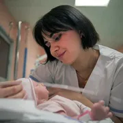 Un'infermiera dell'ospedale pediatrico Bambino Gesù. Foto Ospedale Bambino Gesù