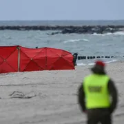 Un drone militare ritrovato sulla spiaggia di Rusinowo, in Polonia, il 14 settembre