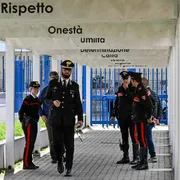 Le scuole italiane hanno iniziato a usare i metal detector, ma «la repressione non basta»