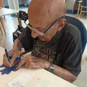 Il primo bacio, un viaggio, la Tosca, il figlio che nasce: tutte le emozioni oltre l’Alzheimer