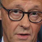 In Germania è tracollo per la Cdu di Merz. Il cancelliere riconosce «il disastro» ma vuole resistere