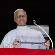 Papa Leone XIV all'Angelus di ieri in piazza San Pietro / VATICAN MEDIA