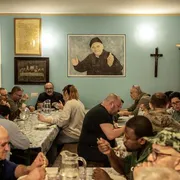 Non solo pasti ma posti a tavola. In piazza i volontari di don Benzi