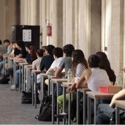 Multe e allontanamenti, oltre al “tetto” per gli studenti stranieri: cosa c'è nel decreto scuola