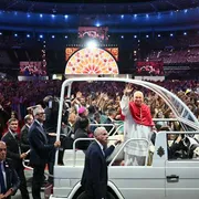Papa Leone allo Stade de France