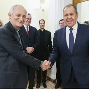 Il ministro degli Esteri russo Lavrov con il cardinale Zuppi durante la visita del 14 ottobre 2024/ REUTERS