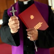 L'esorcismo di Clara: due anni e mezzo per liberarla dal demonio