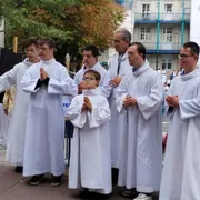 Théophile e gli altri, i sei giovani con sindrome di Down chierichetti alla Messa del Papa