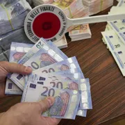 Napoli operazione della Guardia di Finanza