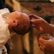 Lo “sbattezzo”? La Chiesa non è un'associazione, non si può cancellare un sacramento