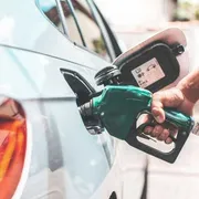 Il paradosso dei carburanti: ecco perché in Italia si vende sempre più benzina