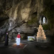 Leone XIV, domani la recita del Rosario con centinaia di bambini in Vaticano per invocare la pace nel mondo