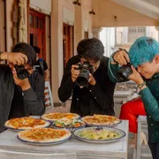 Basta foto dei piatti: il cibo è più di ciò che appare