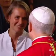 Il papa, il frate e la suora social, i catecumeni francesi