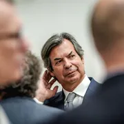 Intesa rilancia su Mps ma "minaccia" il ritiro