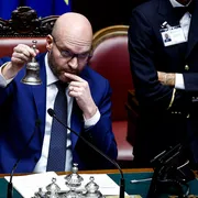 Legge elettorale, il governo tira un doppio sospiro di sollievo: sì alla fiducia sui primi due articoli