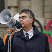 Fiano: «Il 7 ottobre va ricordato, in Italia sventolano ancora bandiere che inneggiano ad Hamas»