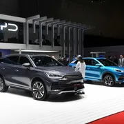 Troppe auto dalla Cina: la Ue vuole mettere un tetto alle ibride