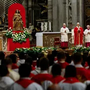 Il Papa agli studenti: «Attenti ai falsi maestri che radicalizzano la fede»