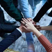 Contro la solitudine, l’amicizia torni a cambiare la società