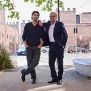 "A mano a mano", la nuova campagna istituzionale di Intesa Sanpaolo