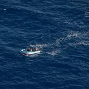 Il barchino  di legno intercettato da Sos Mediterrane alcuni giorni fa e sparito nel nulla/Camille Martin Juan/SOS MEDITERRANEE