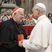 Il cardinale Bassetti: «Così il Papa da un letto di ospedale ci insegna ad accogliere la nostra fragilità»