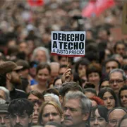 Una manifestazione per il diritto alla casa in Spagna