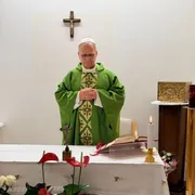 Il Papa ricoverato al “Gemelli” presiede la Messa. Le prime foto e le prime parole dopo l'operazione