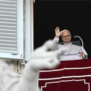 Il Papa all’Angelus: grazie del sostegno. Riprenderò gradualmente le attività