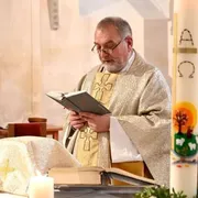 L'ultima Messa. I cinque sacerdoti morti mentre celebravano l'Eucaristia nel 2026